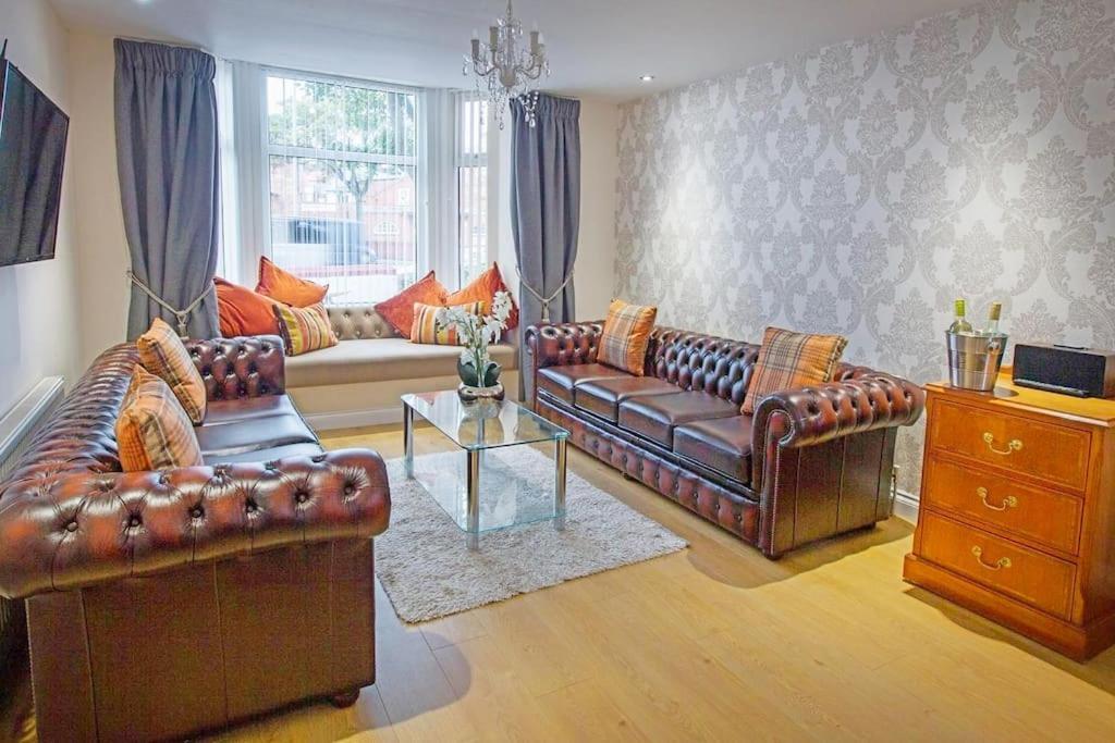 Scarborough Stays - Luxury Townhouse Ideal For Large Groups - Hot Tub Екстер'єр фото